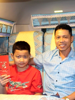 Chuyến xe Tết đoàn viên đưa 500 công nhân khó khăn Đồng Nai về quê