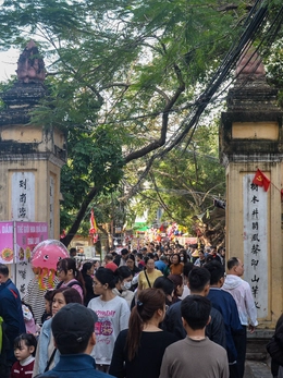 Phiên chợ trăm tuổi giữa lòng Hà Nội, mỗi năm chỉ họp một lần vào ngày 27 Tết