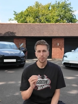 Sở hữu 2 xe điện, nhưng bán Porsche giữ Tesla vì phải nâng niu đến phát mệt