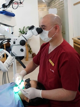 Vì sao formaldehyde không còn chỗ đứng trong điều trị nha khoa hiện đại?