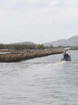 Quyết định cưỡng chế khắc phục hậu quả đối với người bao chiếm đầm Đông Hồ