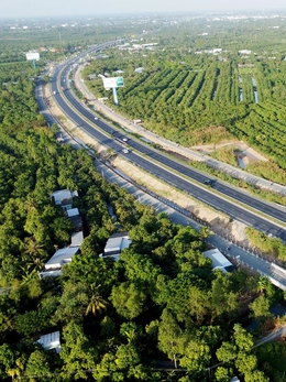 Ai vượt lên từ đất chín rồng?