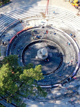 Tượng đài trong tim người thành phố