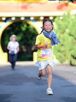 Trẻ từ 6-17 tuổi cần 60 phút vận động mỗi ngày, học sinh bận học đáp ứng thế nào?