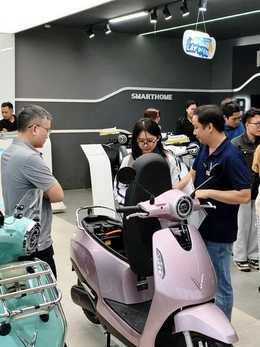 Xe điện hút khách