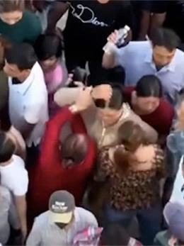 'Nữ quái' cầm đầu trong nhóm dàn cảnh giật dây chuyền ở Liên Hoa Bảo Tháp