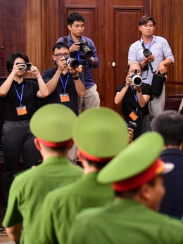 Cần thống nhất việc bảo đảm quyền tác nghiệp của phóng viên tại phiên tòa