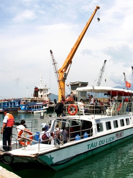 Cho lấn biển vịnh Cam Ranh xây kho xăng dầu và nhiên liệu bay