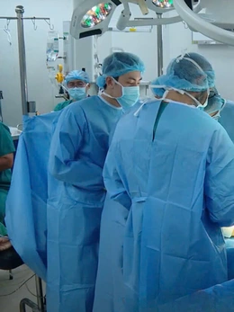 Bác sĩ cảnh báo 'đại dịch' ngồi nhiều làm trẻ hóa ca mắc bệnh lý cột sống