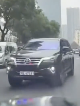 Tự ý lắp đèn ưu tiên trên ô tô, tài xế bị phạt 5 triệu đồng