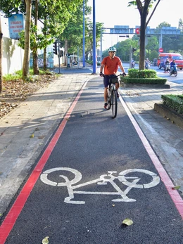 Mở rộng làn xe đạp, TP.HCM tăng cường kết nối metro, xe buýt, ngăn lấn làn