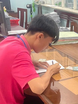 Em trai mượn xe máy đã được 'độ chế' của anh, cả hai bị phạt tiền