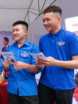 Tăng lương, thưởng 'khủng', tặng cả đất: Doanh nghiệp mạnh tay ‘săn’ lao động