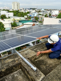 Thủ tướng: Có giải pháp bố trí nguồn ngân sách hỗ trợ người dân lắp đặt điện mặt trời mái nhà