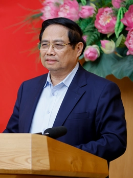 Thủ tướng: Không để thiếu xăng dầu, thiếu năng lượng