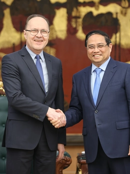 Thủ tướng làm việc với Đại sứ Nga và Hàn Quốc về an ninh năng lượng