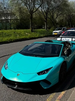 Cứ ngỡ đi siêu xe hàng chục tỉ đến đám cưới rất ngầu, tài xế nhận cái kết 'dở khóc dở cười'