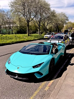 Cứ ngỡ đi siêu xe hàng chục tỉ đến đám cưới rất ngầu, tài xế nhận cái kết 'dở khóc dở cười'