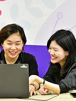 Khuyết tật nhưng không ở lại phía sau: Cô gái nhiều tự ti trở thành nữ chuyên viên đặc biệt