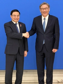 Bộ trưởng Thương mại Trung Quốc: Tạo thuận lợi để Việt Nam xuất khẩu qua thương mại điện tử