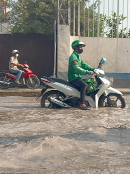 TP.HCM cho sửa ngay đường Bến Nghé, Lưu Trọng Lư, không chờ xong thủ tục