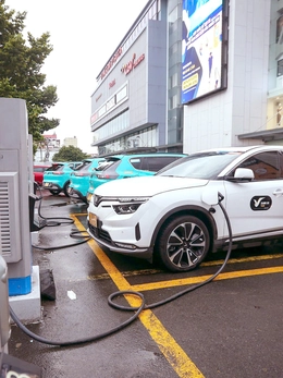 Bếp điện, xe điện ngày càng được lòng người dân đô thị