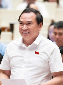 Có thể phát sinh luật sư công là cấp trên hoặc cấp dưới của thẩm phán, kiểm sát viên, điều tra viên?