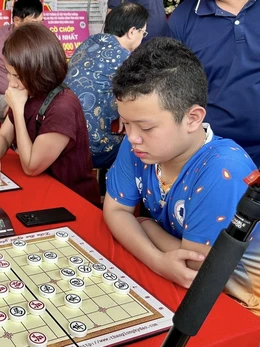 Thần đồng cờ tướng Quảng Ninh gây bất ngờ, vượt mặt cả đương kim kỳ vương