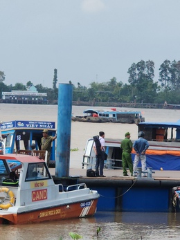 Vụ 2 người đàn ông té xuống sông Tiền chết: Tàu du lịch đã hết đăng kiểm