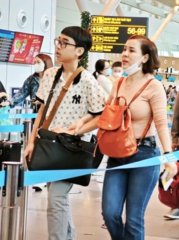 Lễ 30-4: Giá vé tăng, khách bay lệch ngày