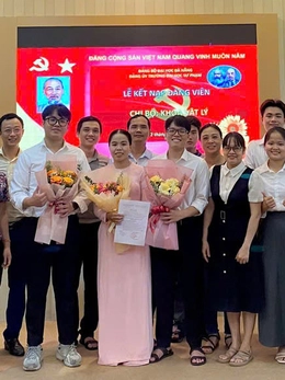 Ban Bí thư hướng dẫn mới về thẩm tra lý lịch người vào Đảng, bổ sung Huy hiệu 35, 95 năm tuổi Đảng