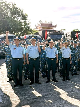Sư đoàn Phòng không 375 điều hàng trăm bộ đội tăng cường xây trường nội trú biên giới Đà Nẵng