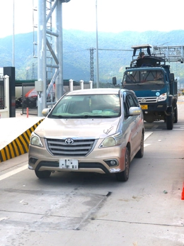 Ngày đầu thu phí cao tốc từ Nha Trang đến Quảng Ngãi: Nhiều tài xế chưa biết đã thu phí, tài khoản hết tiền