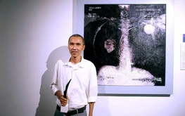 Tuoi Tre staff wins at UOB Painting of the Year with work inspired by chest X-ray, heart ICD