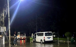 2 children killed by suspected electrical leak at flooded park in Vietnam’s Can Tho