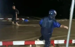 Vietnamese police rescue 3 Russian tourists trapped by floodwaters in Khanh Hoa