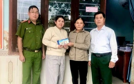 Vietnamese woman reunited with over $1,800 accidentally donated for flood relief