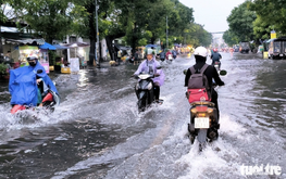 Severe flooding hits downtown Ho Chi Minh City after heavy rain
