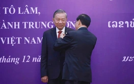 Laos confers highest national honor on Vietnam’s Party chief