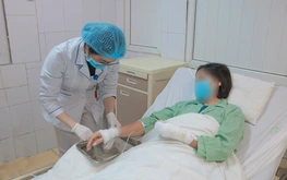 Drain cleaner explosion leaves Hanoi woman seriously burned