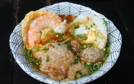 This small stall offers a taste of Nha Trang’s ‘banh can’ in downtown Ho Chi Minh City
