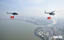 Helicopters rehearse flag display in Ho Chi Minh City ahead of Vietnam’s Reunification Day