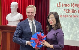 Sweden hands over historic Reunification Day documentary to Vietnam