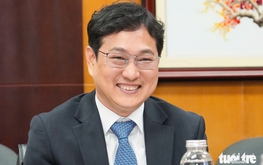 Samsung Vietnam executive visits Tuoi Tre newspaper