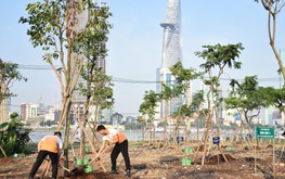 Hundreds of trees planted at Thu Thiem riverside park to mark first Vietnam Tree Day