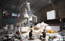 Giant horse sculptures take shape for Ho Chi Minh City’s Nguyen Hue Flower Street 2026