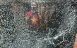 2 juveniles detained for throwing rocks at train, shattering windows in Ho Chi Minh City