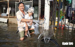 Ho Chi Minh City streets flooded as tide reaches 1.71m