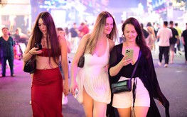 Int'l tourists praise Ho Chi Minh City's lively, affordable Bui Vien nightlife