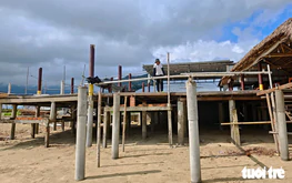 Businesses remove encroachments to restore public access to world-famous bay in central Vietnam